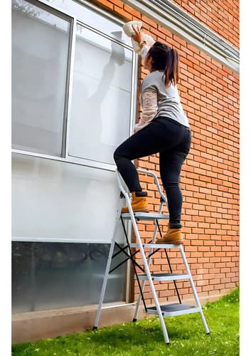 Escalera Truper Tubular Plegable 150 Kilos 4 Peldaños 24122 Color Blanco
