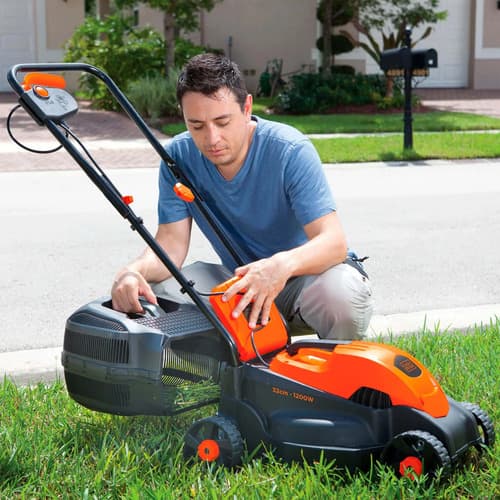 Cortadora De Césped Eléctrica Black+decker 1200w Gr1000 Con 3 Posiciones Y Bolsa Recolectora De 28l Naranja