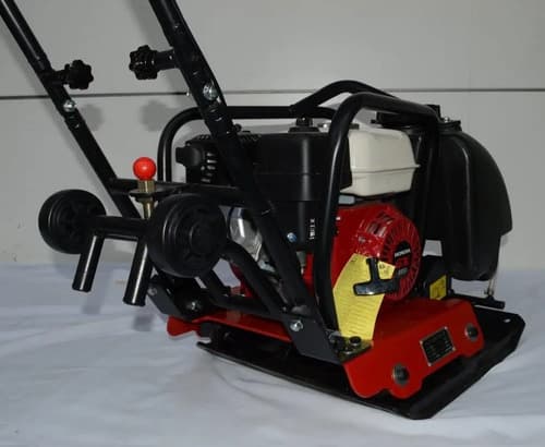 Plancha Vibradora Equus C80t Motor Honda Y Tanque De Agua