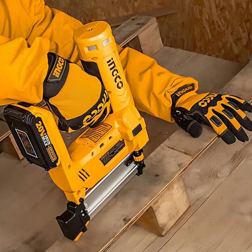 Clavadora Neumática 18ga F Con 2 Baterías 2.0a Y Cargador