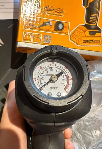 Inflador Compresor 20v P20s Ingco Cacli2018 + 2 Bat Y Cargad Naranja Claro 20v Monofásica