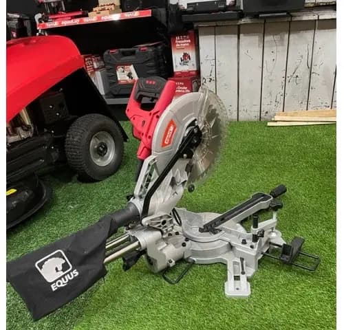 Sierra Ingletadora 2000w 10 Telescópica Con Avance Equus Color Rojo