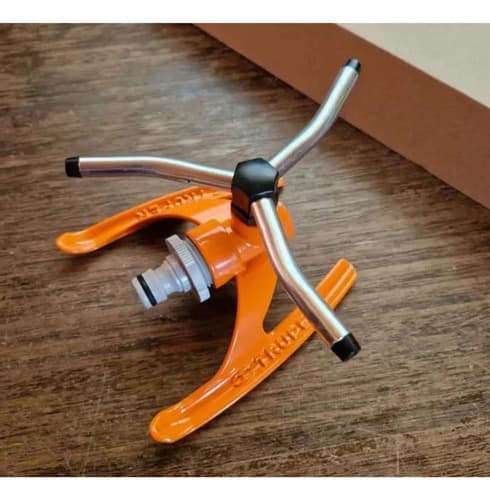 Regadores Jardin Metálico 3 Brazos Con Acople Truper Reg-3x
