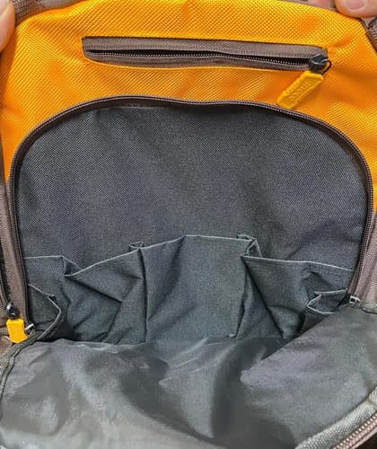 Maleta Espalda 45cm + 17 Bolsillos + Portahe Morral Maletin Color Marrón/naranja