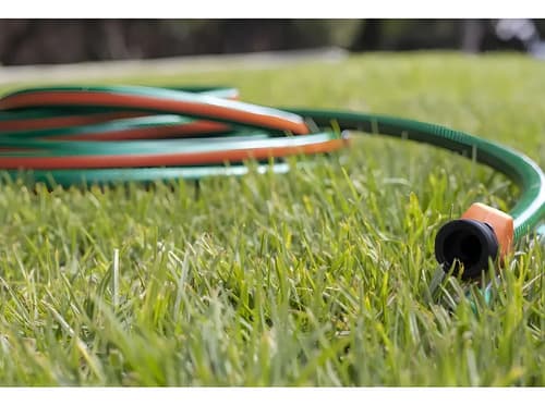 Manguera Jardin Reforzada Conexiones Plásticas 10 Mts Truper Verde