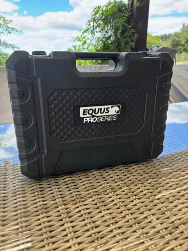 Amoladora Equus Pro Series Motor S/ Carbones C/1 Bateria Negro