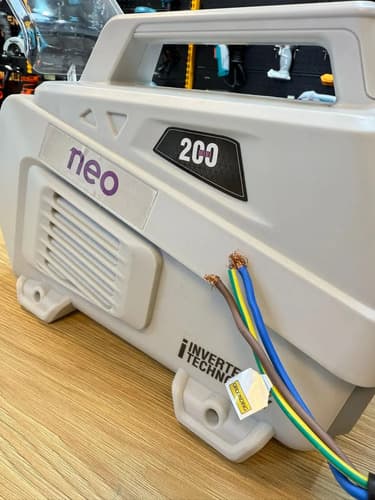 Soldadora Inverter Electrica Neo 200a Profesional Mma 22ov Blanco