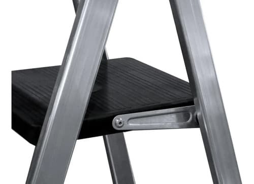 Escalera De Tijera Plegable Equus De Aluminio Con 4 Escalones Y 150 Kg Plateado