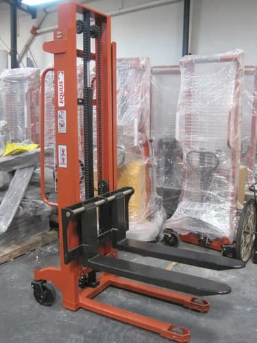 Apilador Transpaleta Manual 2000kg 1.6m Equus Rojo