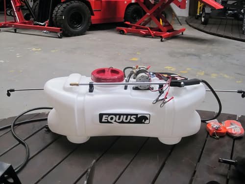 Fumigadora P/cuatriciclo O Tractor Equus Sx-cz60a 60l - Smf Color Blanco